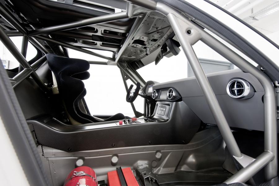  Mercedes-Benz SLS AMG GT3 2011 года  (фото 2 из 38)